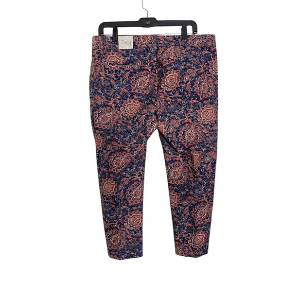 NWT Paisley Print Relaxed Fit Capris - Picture 3 of 11